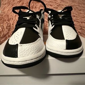 Authentic Jordan 1 low women’s reverse black and white.